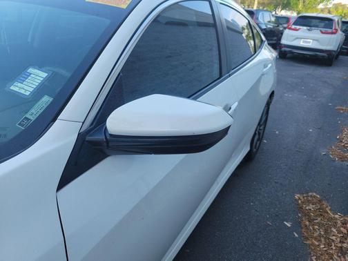 White 2019 Honda Civic EX-L