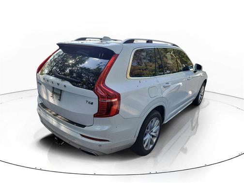 2016 Volvo XC90 T6 Momentum