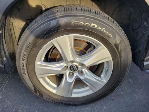 2021 Toyota Highlander LE