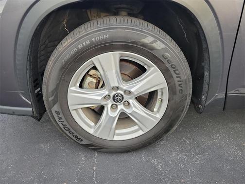 2021 Toyota Highlander LE