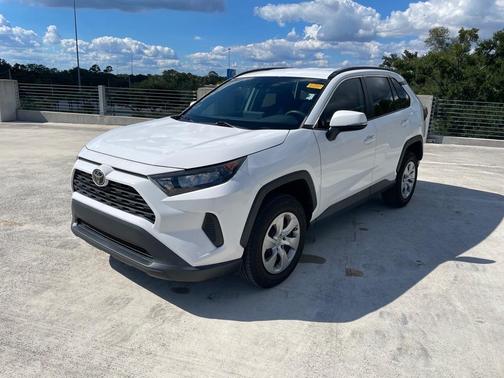 2020 Toyota RAV4 LE