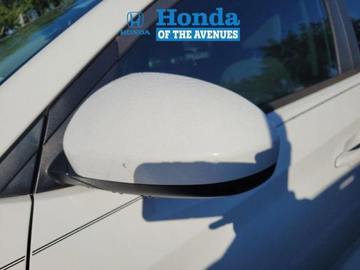Dazzling White 2017 Hyundai TUCSON SE
