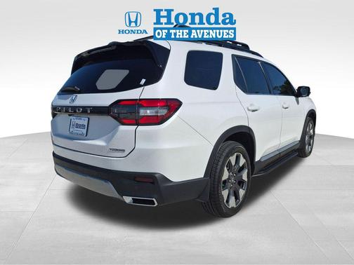 Platinum White Pearl 2026 Honda Pilot Touring 8-Passenger