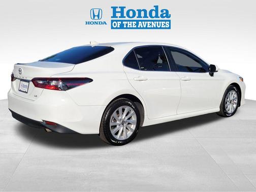 Ice Cap 2024 Toyota Camry LE