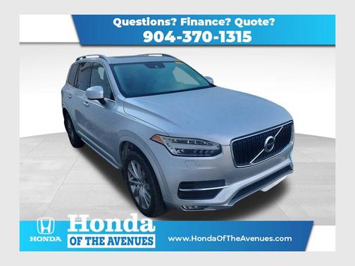 2016 Volvo XC90 T6 Momentum