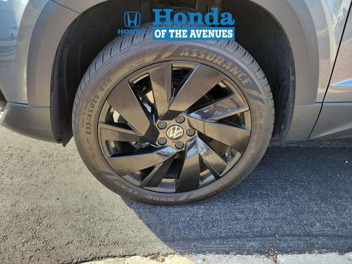 Platinum Gray Metallic 2024 Volkswagen Taos 1.5T SEL
