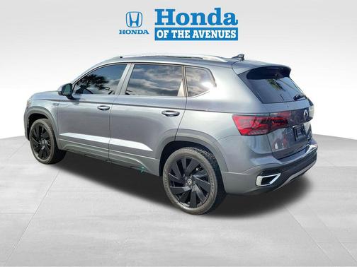 Platinum Gray Metallic 2024 Volkswagen Taos 1.5T SEL