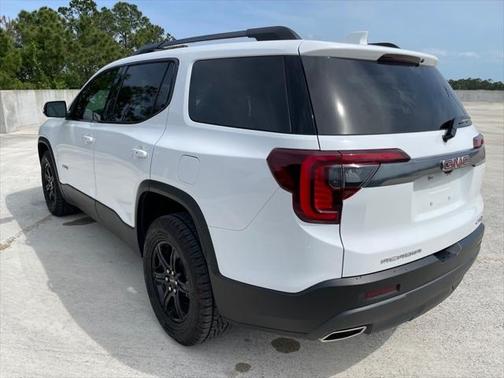 2023 GMC Acadia AWD AT4