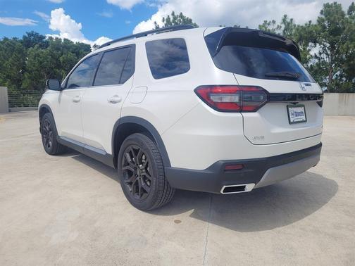 2025 Honda Pilot Touring 8-Passenger