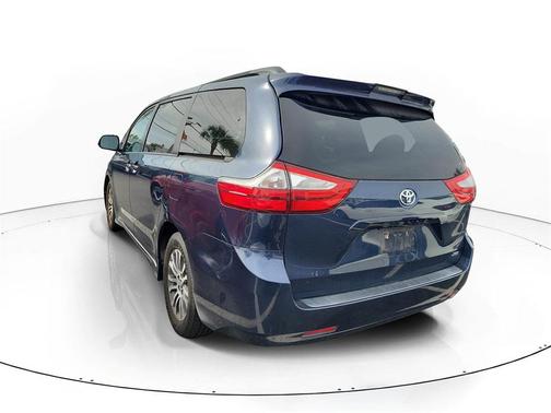 2019 Toyota Sienna XLE