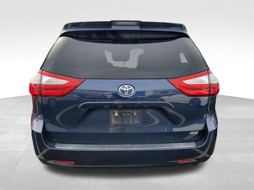 2019 Toyota Sienna XLE