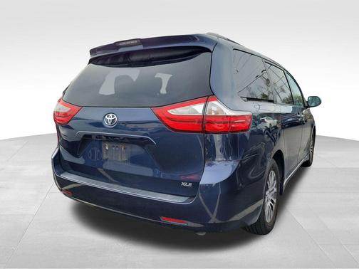 2019 Toyota Sienna XLE