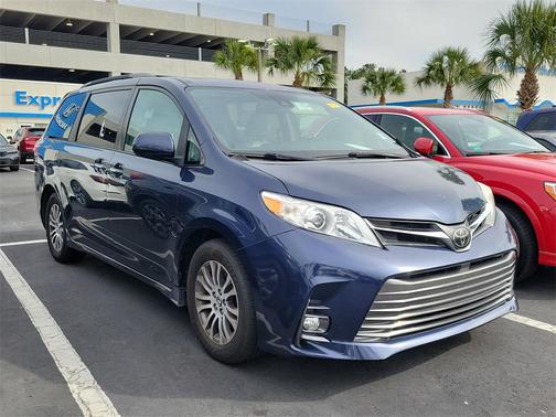2019 Toyota Sienna XLE