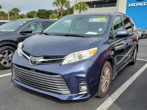 2019 Toyota Sienna XLE