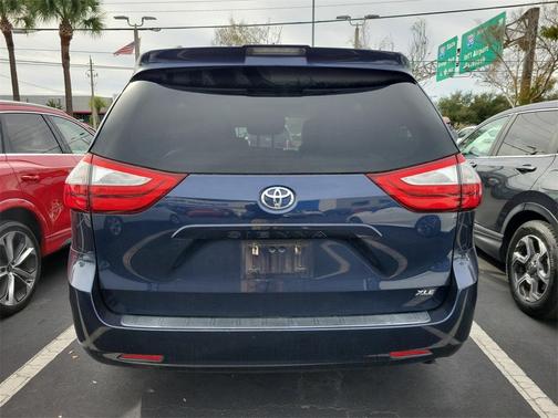 2019 Toyota Sienna XLE