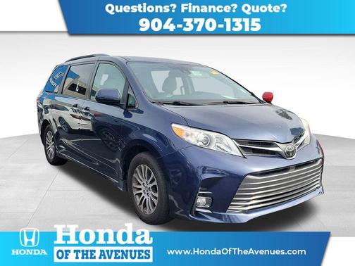 2019 Toyota Sienna XLE