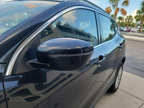 Magnetic Black 2018 Nissan Rogue Sport SV