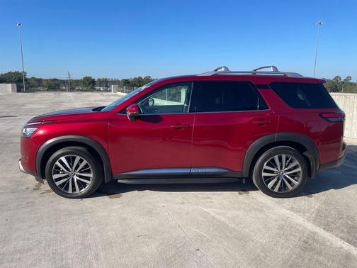 2022 Nissan Pathfinder Platinum 4WD