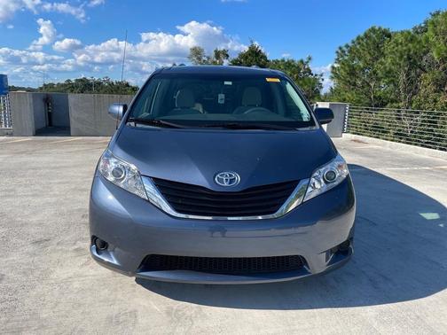 2014 Toyota Sienna SE