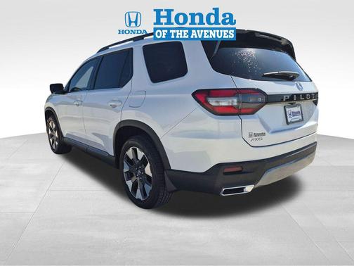 Platinum White Pearl 2026 Honda Pilot Elite