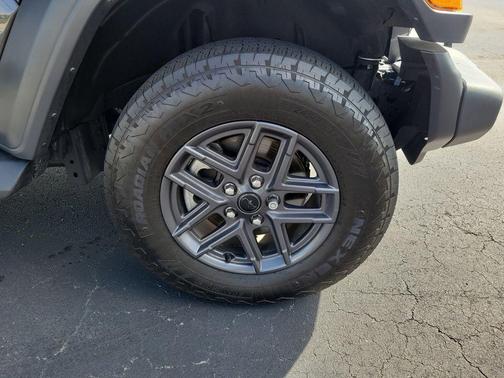 Granite Crystal Metallic Clearcoat 2024 Jeep Wrangler Sport S