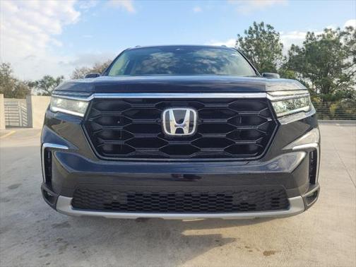 2025 Honda Pilot Touring 8-Passenger