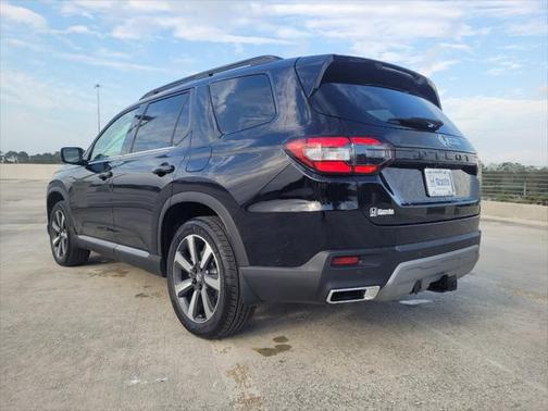 2025 Honda Pilot Touring 8-Passenger