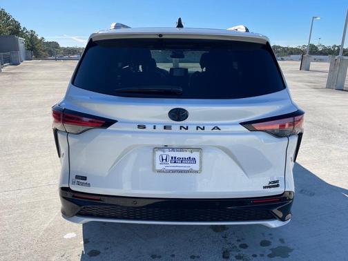 2023 Toyota Sienna XSE 7 Passenger