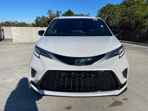 2023 Toyota Sienna XSE 7 Passenger