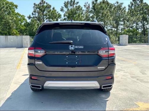 2025 Honda Pilot Touring 8-Passenger