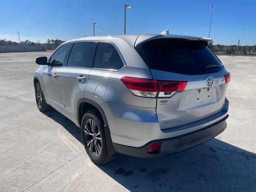 2017 Toyota Highlander LE