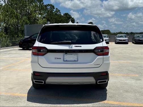 2025 Honda Pilot Touring 8-Passenger
