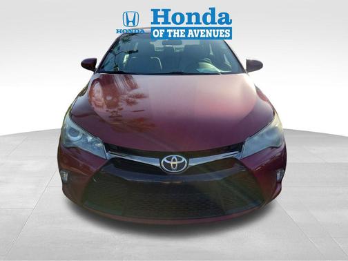 Pearl 2017 Toyota Camry SE