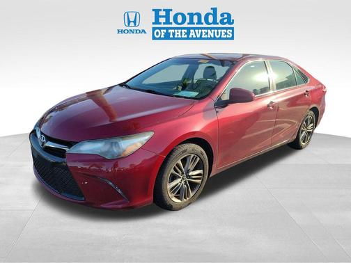 Pearl 2017 Toyota Camry SE