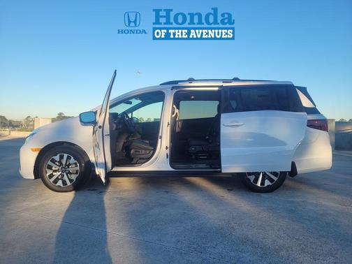 Platinum White Pearl 2026 Honda Odyssey EX-L