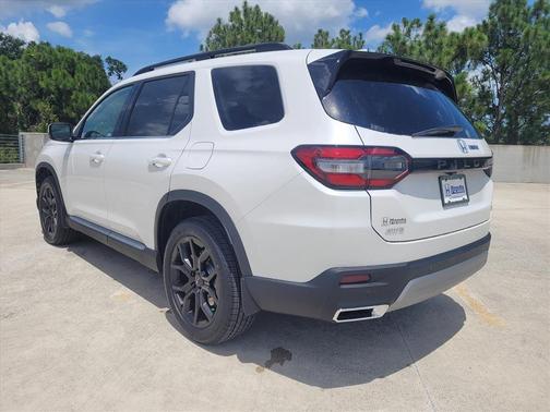 2025 Honda Pilot Touring 8-Passenger