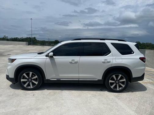 2023 Honda Pilot Touring 8-Passenger