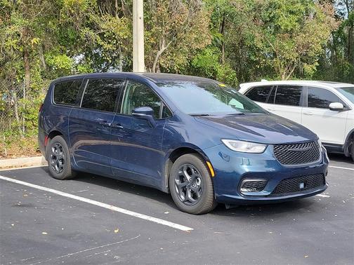 2022 Chrysler Pacifica Hybrid Touring L