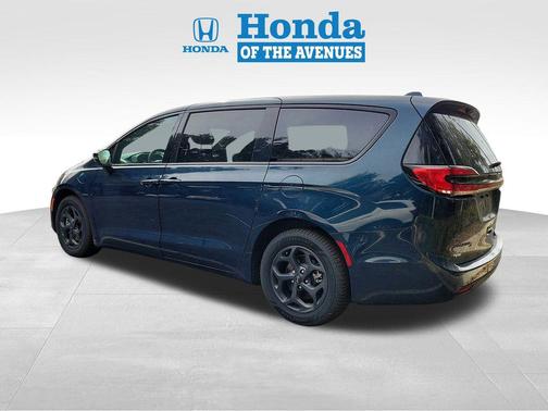 2022 Chrysler Pacifica Hybrid Touring L