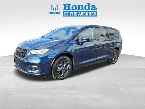 2022 Chrysler Pacifica Hybrid Touring L