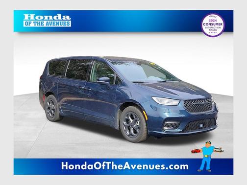 2022 Chrysler Pacifica Hybrid Touring L