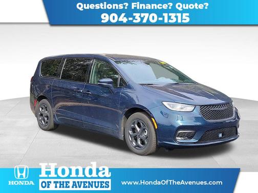 2022 Chrysler Pacifica Hybrid Touring L