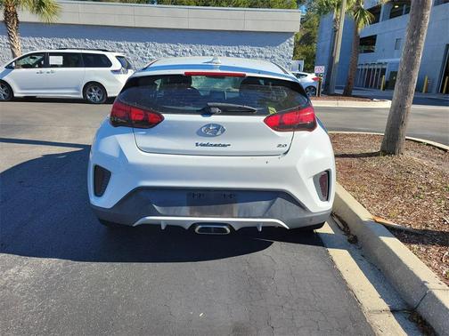 2019 Hyundai Veloster 2