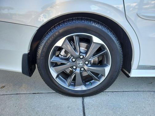 Platinum White 2024 Honda Odyssey Elite