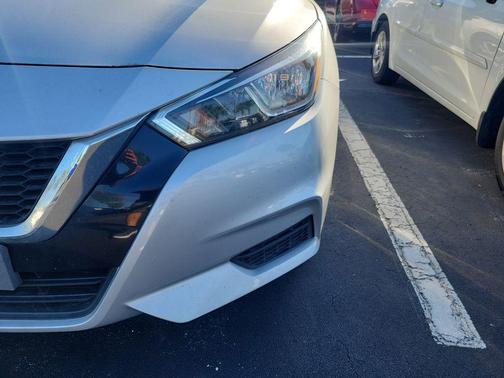 Brilliant Silver Metallic 2021 Nissan Versa 1.6 SV