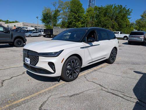 White Platinum Metallic Tri-Coat 2026 Lincoln Nautilus Reserve