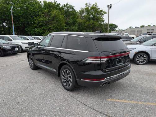 Infinite Black Metallic Clearcoat 2026 Lincoln Aviator Premiere