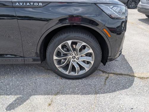 Infinite Black Metallic Clearcoat 2026 Lincoln Aviator Premiere