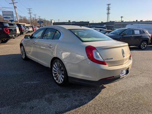 2014 Lincoln MKS Base