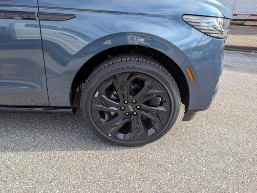 Nocturnal Blue Metallic Clearcoat 2027 Lincoln Navigator Reserve